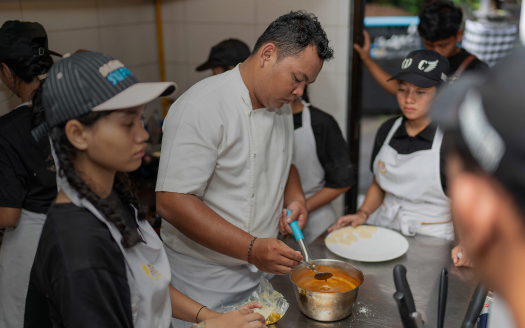 Wayan, ancien jeune parrainé,organise un dîner caritatif pour ANAK.